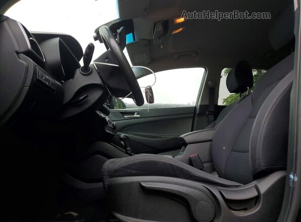 KM8J3CA49MU378066 2021 HYUNDAI TUCSON Черный Вид салона спереди