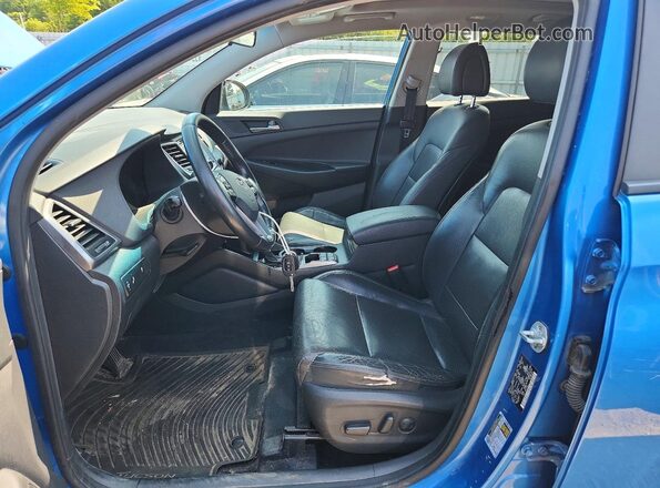 KM8J3CA4XHU497539 2017 HYUNDAI TUCSON Blue Front interior view