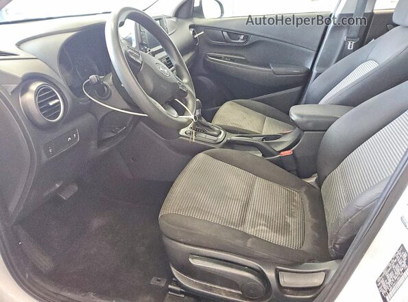 KM8K12AA1LU441749 2020 HYUNDAI KONA White Front interior view