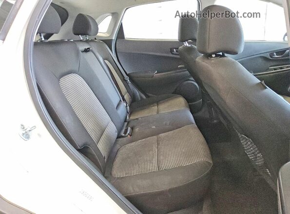 KM8K12AA1LU441749 2020 HYUNDAI KONA White Rear seats view