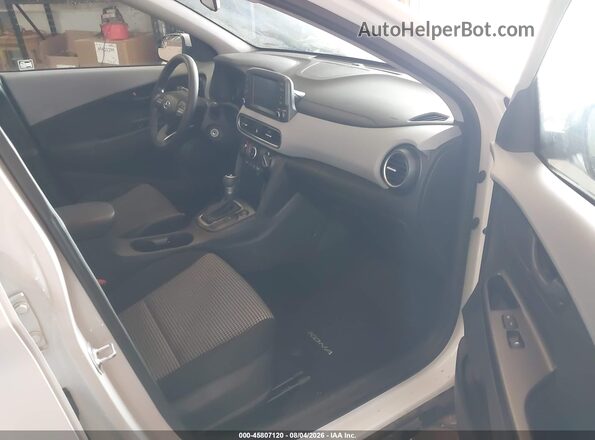 KM8K1CAA1LU575070 2020 HYUNDAI KONA Белый Вид салона спереди