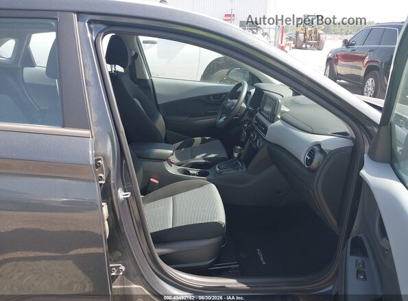 KM8K1CAA7LU576935 2020 HYUNDAI KONA Черный Вид салона спереди