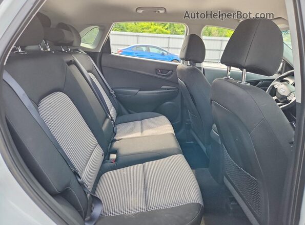 KM8K22AA1LU569079 2020 HYUNDAI KONA White უკანა სავარძლების ხედი