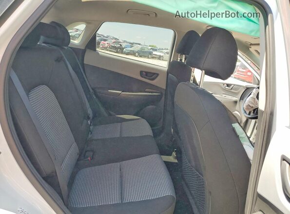 KM8K22AA2JU181968 2018 HYUNDAI KONA White Սալոնի հետևի տեսք