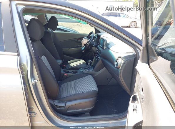 KM8K22AA2LU573397 2020 HYUNDAI KONA Серебряный Вид салона спереди