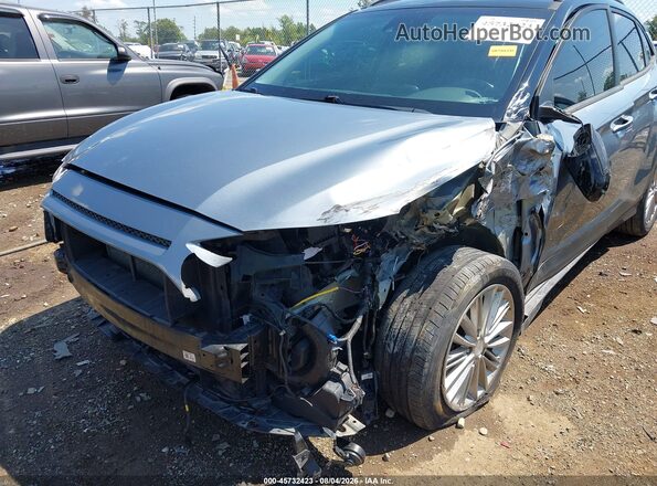 KM8K22AA2LU573397 2020 HYUNDAI KONA Серебряный Вид спереди