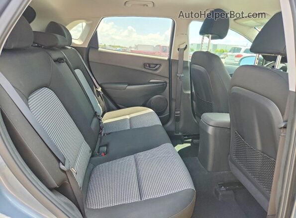 KM8K22AAXJU100246 2018 HYUNDAI KONA Gray Rear interior view