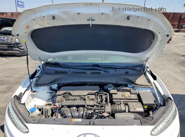 KM8K22AB3NU803623 2022 HYUNDAI KONA White Rear interior view