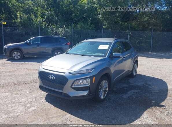 KM8K2CAA0LU567071 2020 HYUNDAI KONA Silver Առջևի ձախ երեք քառորդ տեսարան