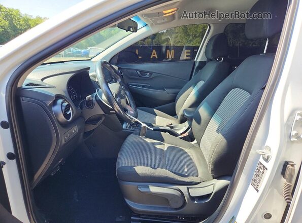 KM8K2CAA2KU368330 2019 HYUNDAI KONA White Vista interior delantera