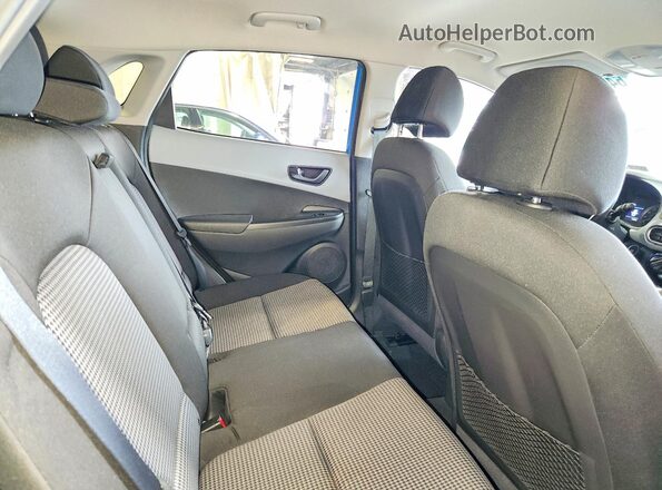 KM8K2CAA2MU599568 2021 HYUNDAI KONA Blue Vista de los asientos traseros