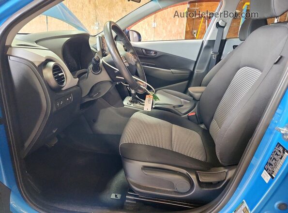KM8K2CAA2MU599568 2021 HYUNDAI KONA Blue Vista interior delantera