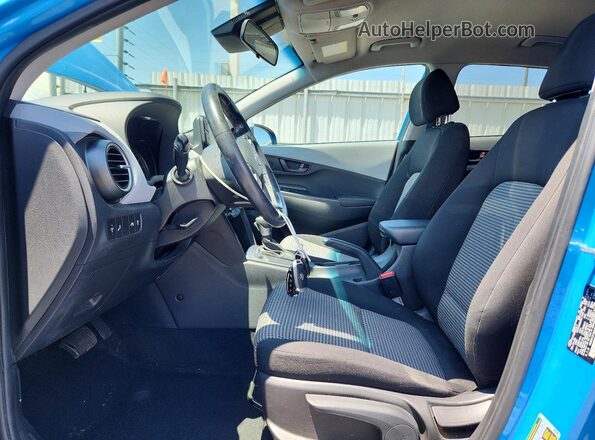 KM8K2CAA4MU626950 2021 HYUNDAI KONA Blue Вид салону спереду
