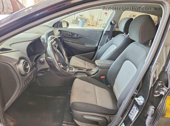 KM8K2CAA4MU663352 2021 HYUNDAI KONA Black Front interior view