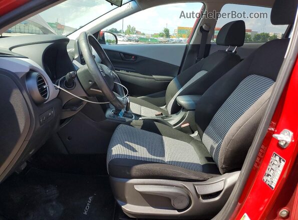 KM8K2CAA5MU738253 2021 HYUNDAI KONA Красный Вид салона спереди