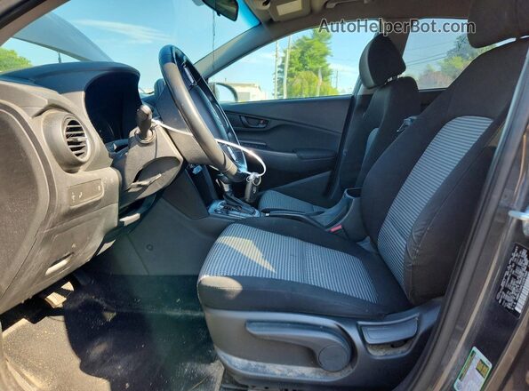 KM8K2CAA6JU097688 2018 HYUNDAI KONA Gray წინა სალონის ხედი