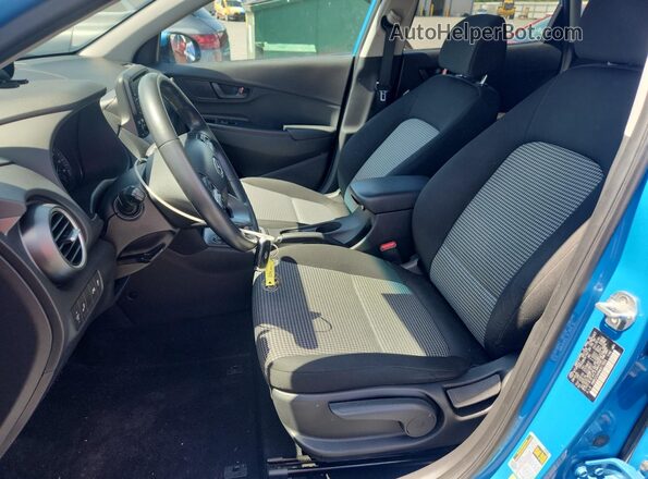 KM8K2CAA6MU617859 2021 HYUNDAI KONA Blue Սալոնի դիմացի տեսք
