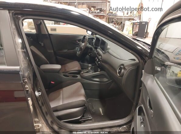 KM8K2CAB6PU012446 2023 HYUNDAI KONA Черный Вид салона спереди