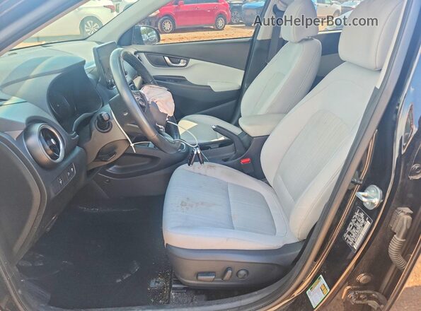 KM8K32AB7PU056687 2023 HYUNDAI KONA Черный Вид салона спереди