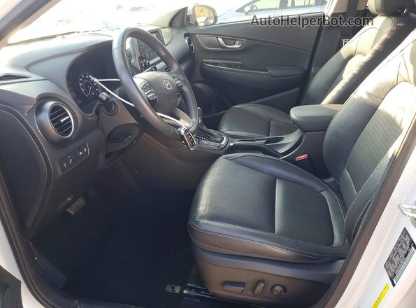 KM8K33A55LU559774 2020 HYUNDAI KONA White Vista interior delantera