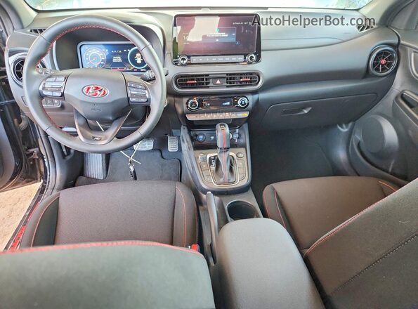 KM8K3CA36PU039152 2023 HYUNDAI KONA Black Առջևի վահանակի տեսք