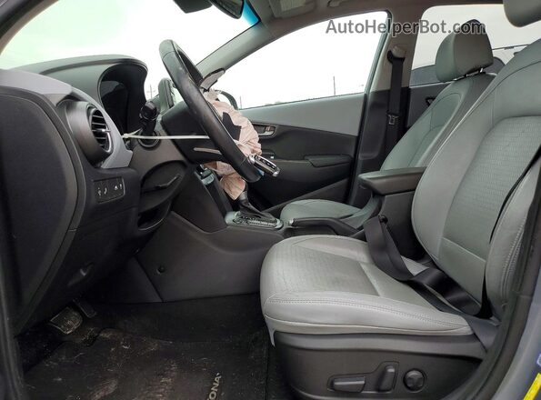 KM8K3CA51LU525430 2020 HYUNDAI KONA Синий Вид салона спереди