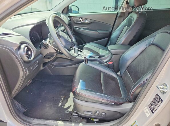 KM8K3CAB0PU930609 2023 HYUNDAI KONA Серый Вид салона спереди