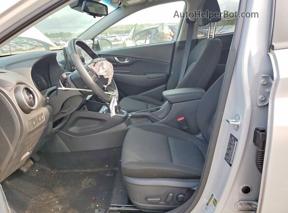 KM8K3CAB5PU032555 2023 HYUNDAI KONA Silver Widok wnętrza z przodu