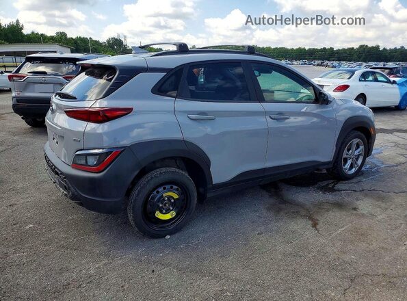 KM8K3CAB6PU023945 2023 HYUNDAI KONA Gray Trasero derecho
