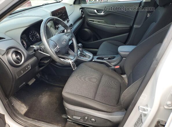 KM8K3CAB6PU023945 2023 HYUNDAI KONA Gray Vista interior delantera