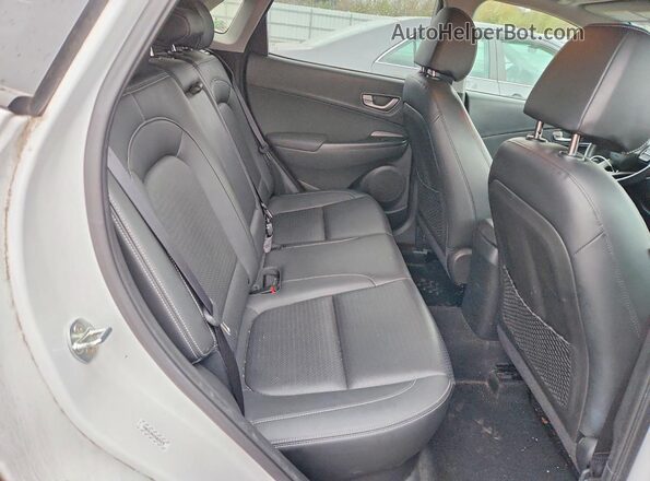 KM8K5CA5XMU625375 2021 HYUNDAI KONA Белый Вид задней части салона