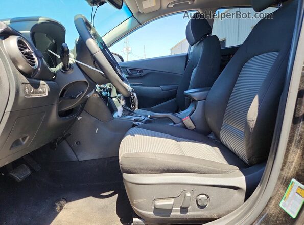 KM8K62AA4MU603814 2021 HYUNDAI KONA Черный Вид салона спереди