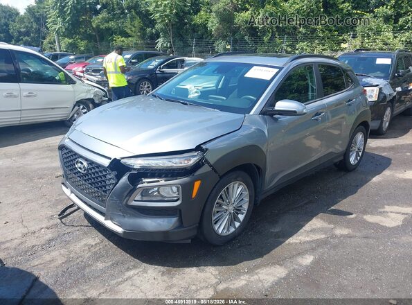 KM8K62AA6LU445619 2020 HYUNDAI KONA Серебряный Передняя левая четверть