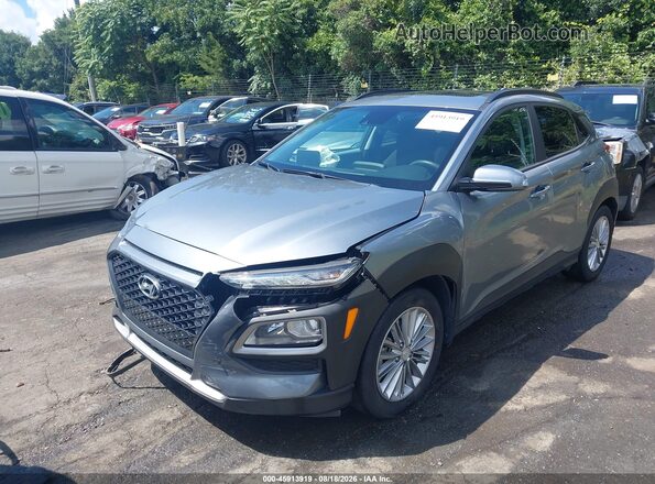 KM8K62AA6LU445619 2020 HYUNDAI KONA Серебряный Вид спереди