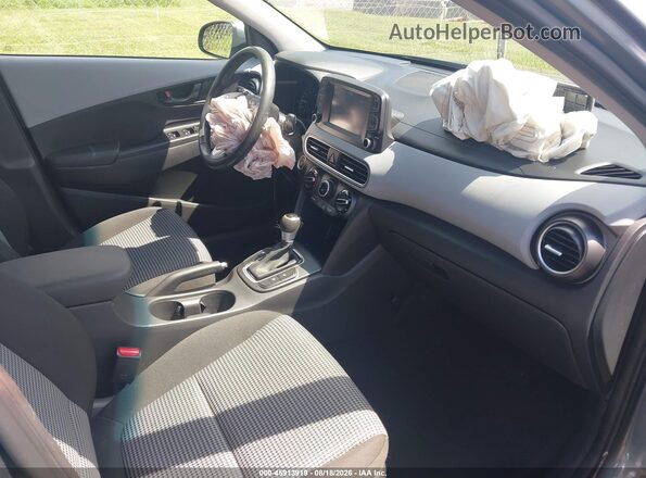 KM8K62AA6LU445619 2020 HYUNDAI KONA Серебряный Вид салона спереди