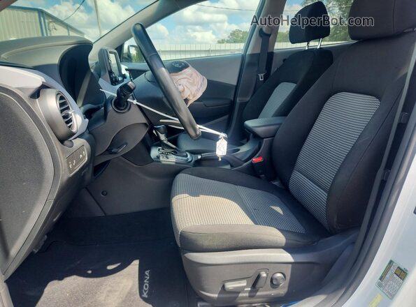 KM8K62AA8LU590127 2020 HYUNDAI KONA White Սալոնի դիմացի տեսք