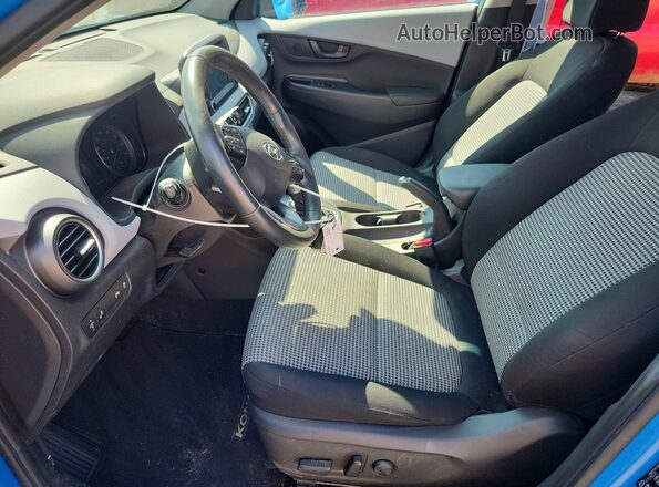 KM8K6CAA2MU628748 2021 HYUNDAI KONA Blue Vista interior delantera