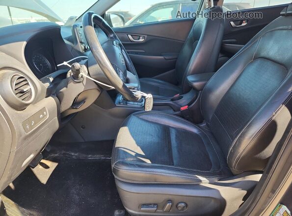 KM8K6CAA3JU073076 2018 HYUNDAI KONA Gray Vista interior delantera