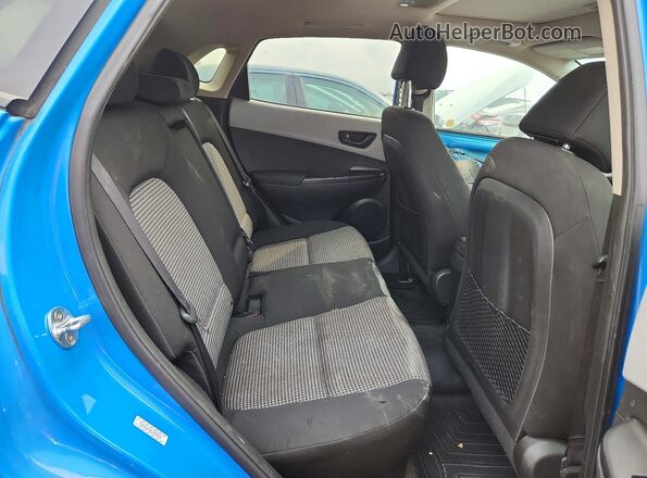 KM8K6CAA6LU538940 2020 HYUNDAI KONA Blue Rear seats view