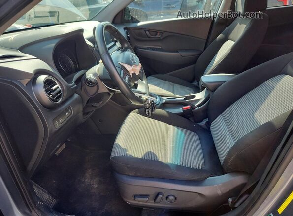 KM8K6CAA6LU571484 2020 HYUNDAI KONA Серый Вид салона спереди