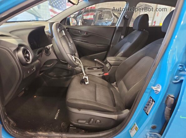 KM8K6CAB5PU981272 2023 HYUNDAI KONA Синий Вид салона спереди