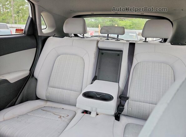 KM8K6CAB6PU978722 2023 HYUNDAI KONA Белый Вид задних сидений