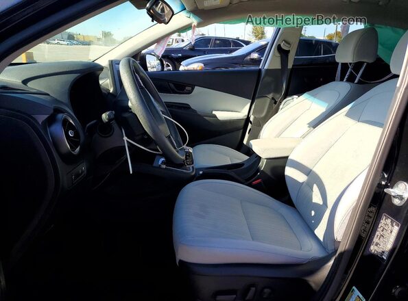 KM8K6CAB8PU995280 2023 HYUNDAI KONA Черный Вид салона спереди