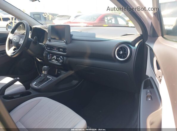 KM8K6CAB9PU019556 2023 HYUNDAI KONA Серый Вид салона спереди