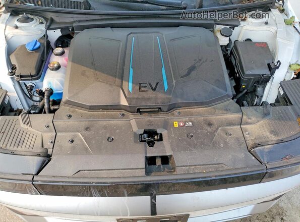 KM8KMDDF9RU317831 2024 HYUNDAI IONIQ White Vista del compartimento del motor