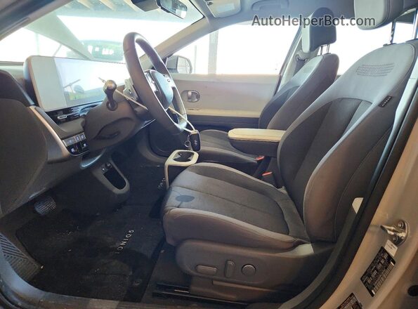 KM8KN4DE0RU284464 2024 HYUNDAI IONIQ Silver Widok wnętrza z przodu