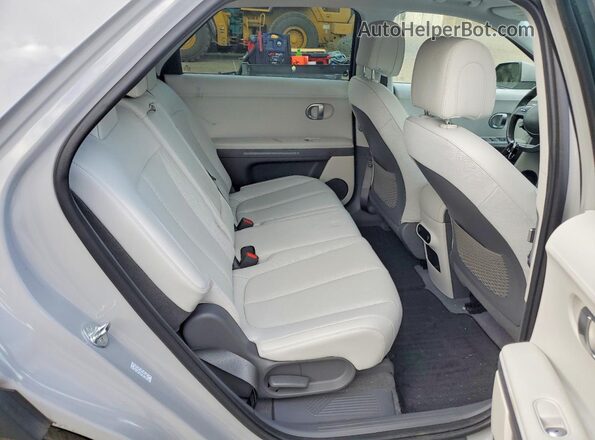 KM8KNDAF2PU214135 2023 HYUNDAI IONIQ Silver Հետևի նստատեղերի տեսք