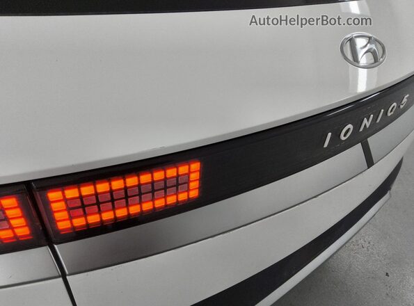KM8KNDAF2PU229766 2023 HYUNDAI IONIQ White 