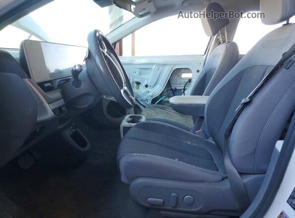 KM8KNDDF0RU318105 2024 HYUNDAI IONIQ White წინა სალონის ხედი