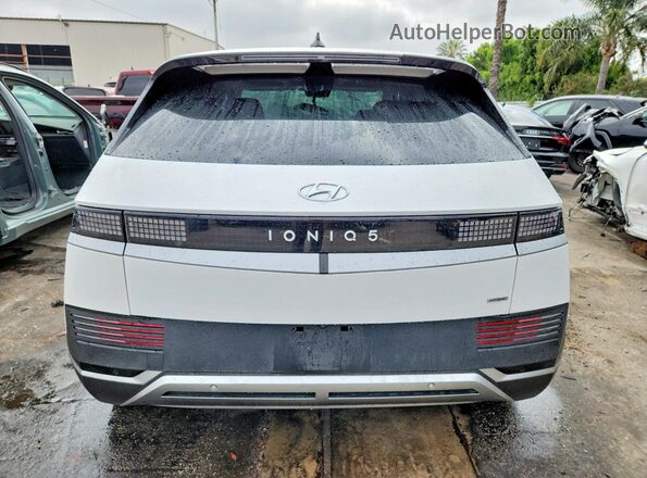 KM8KNDDFXRU273979 2024 HYUNDAI IONIQ White Հետևի տեսք